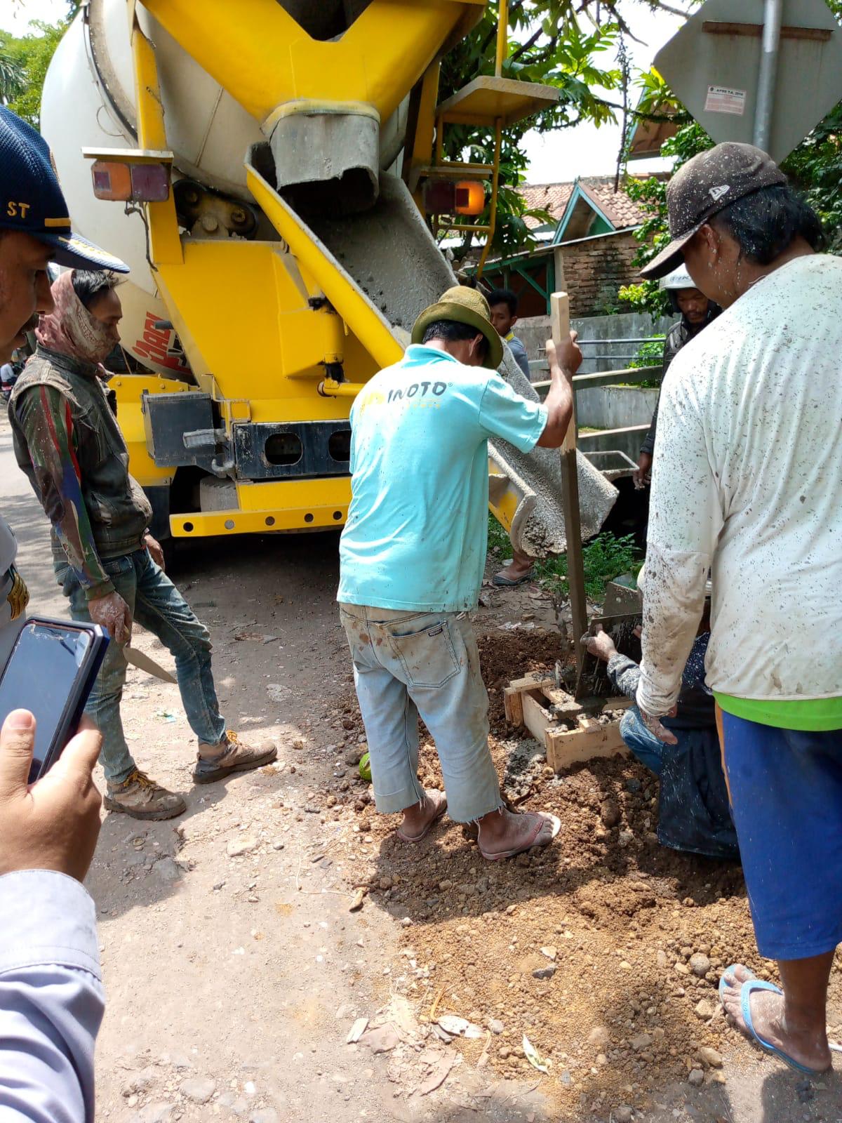 Pemasangan Pondasi PJU